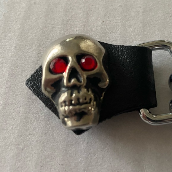Skull Vest Clip Red Rhinestone Eyes - Picture 2 of 4